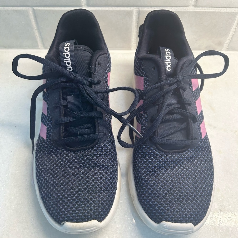 Girls Adidas Sneakers, Sz 4, Athletic shoe